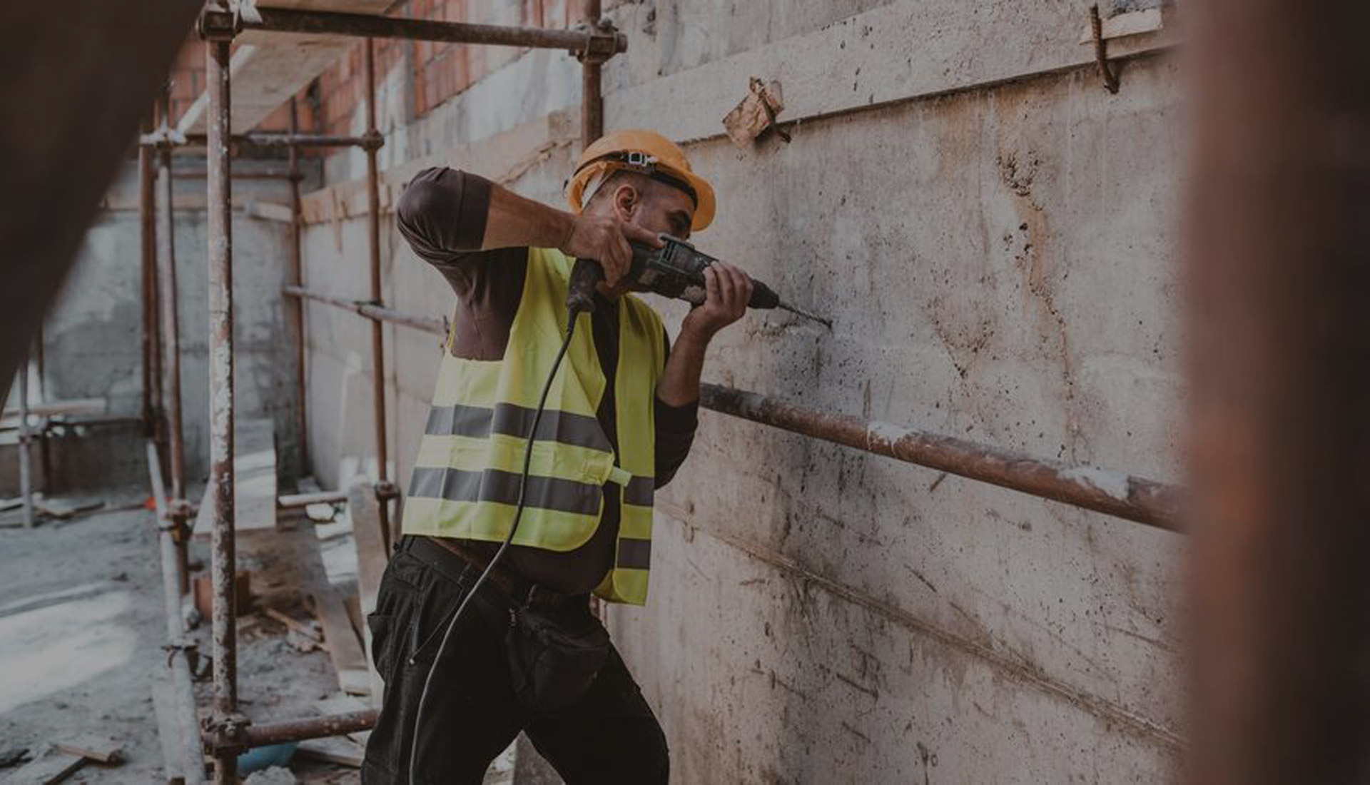 VCE worker wokring on soil dynamic and earthquake engineering