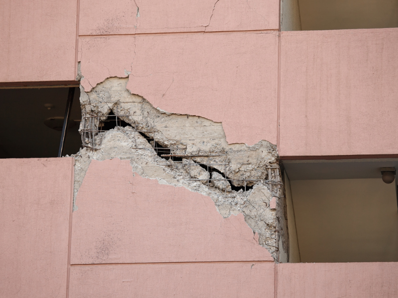 Earthquake damage to an apartment building